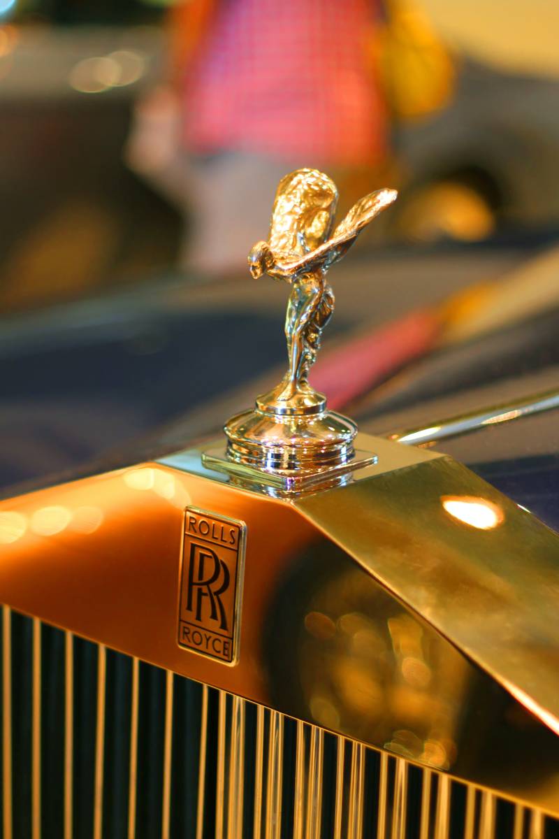 Five incredible COOL features of Rolls-Royce automobiles
