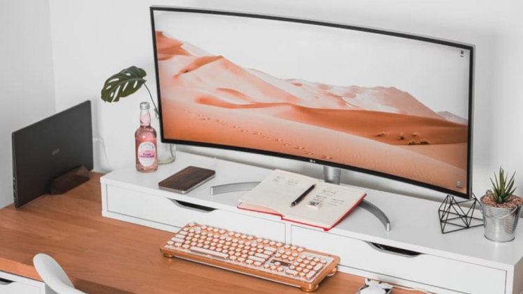 Pros and Disadvantages of Flat and Curved Displays